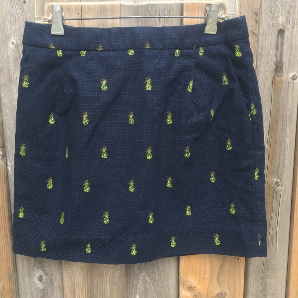 J. Crew lined mini skirt| Navy with pineapple print| Women’s size 6| 100% Cotton